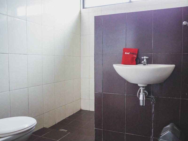 Reddoorz Near Taman Kota Lapang Merdeka Sukabumi Exterior foto