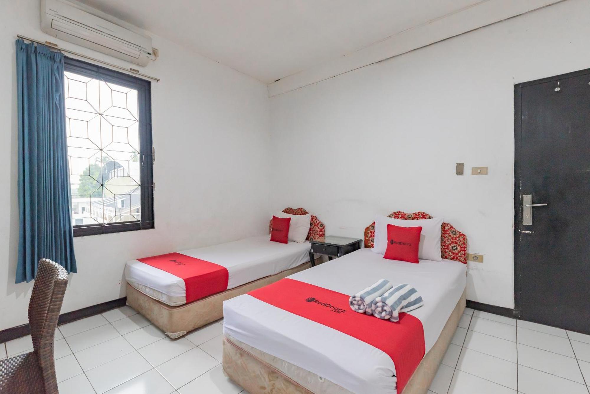 Reddoorz Near Taman Kota Lapang Merdeka Sukabumi Exterior foto