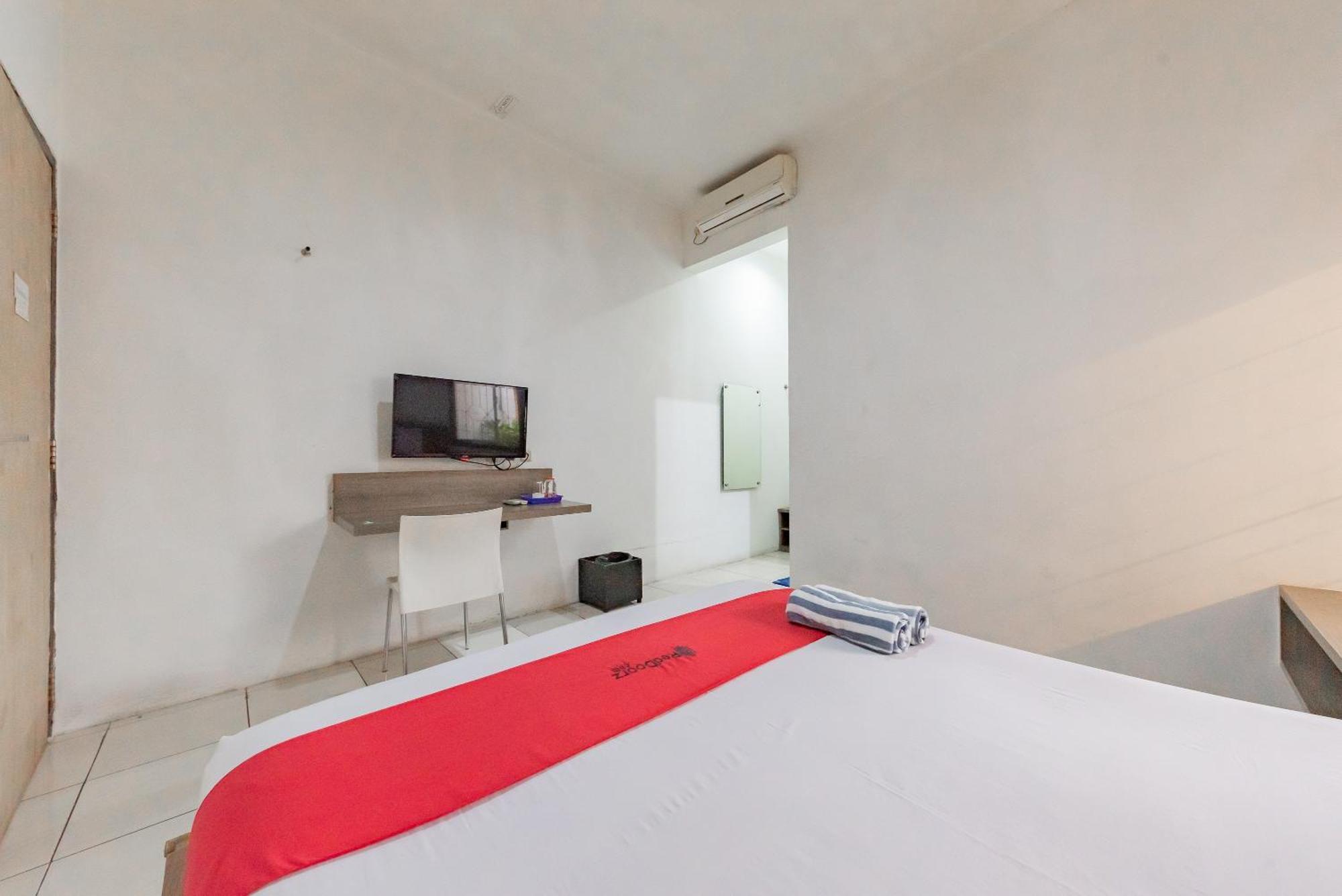 Reddoorz Near Taman Kota Lapang Merdeka Sukabumi Exterior foto
