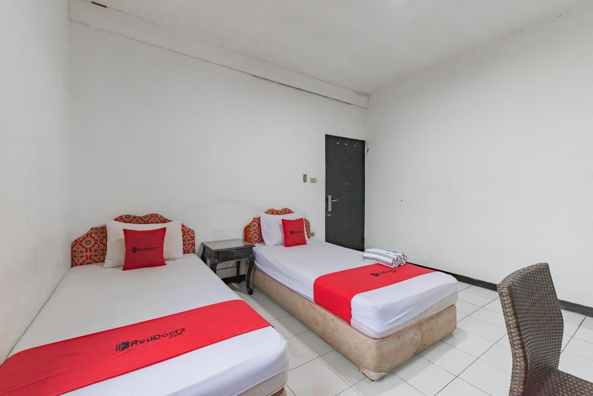 Reddoorz Near Taman Kota Lapang Merdeka Sukabumi Exterior foto