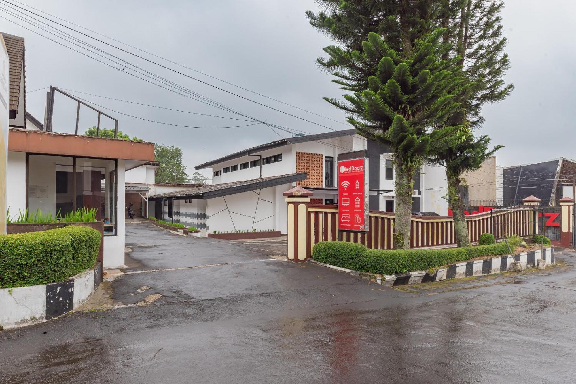 Reddoorz Near Taman Kota Lapang Merdeka Sukabumi Exterior foto